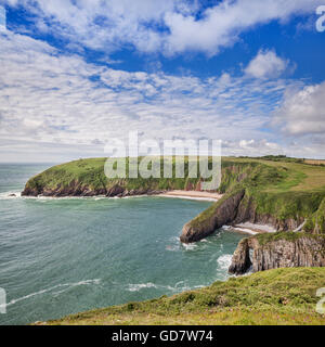 Skrinkle Haven et portes de l'Église, dans le Parc National de Pembrokeshire Coast, Pembrokeshire, Pays de Galles, Royaume-Uni. Banque D'Images