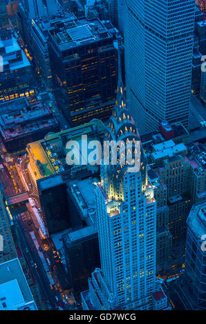 Le Chrysler Building est un gratte-ciel de style Art Déco situé sur le côté est de Manhattan à New York City Banque D'Images