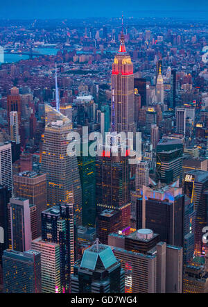 Manhattan est le plus densément peuplé des cinq quartiers de New York City Banque D'Images