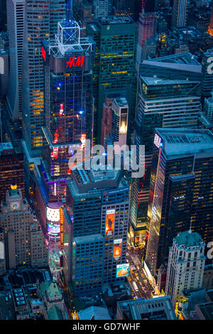 4 Times Square, anciennement connu sous le nom de Condé Nast Building, est un gratte-ciel de Times Square à Manhattan, New York City Banque D'Images
