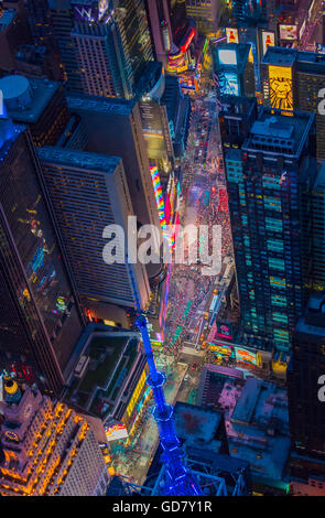 Photographie aérienne (hélicoptère) de Times Square à Manhattan, New York Banque D'Images