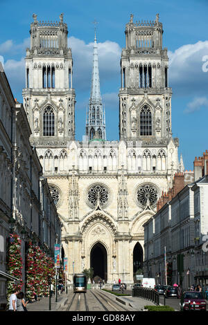 Europe, France, Loiret, Orléans, La Cathédrale Sainte Croix Banque D'Images