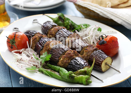 Aubergines patlican kebab, kebab, la cuisine Turque Banque D'Images