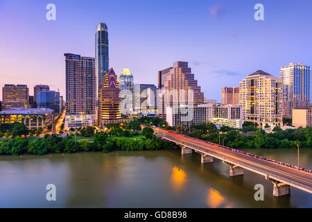 Austin, Texas, USA sur le centre-ville sur la rivière Colorado. Banque D'Images