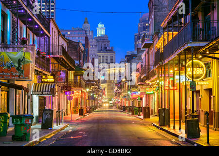 Bourbon Street à La Nouvelle Orléans, Louisiane, USA. Banque D'Images