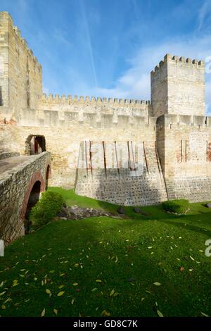 Entrée du donjon du château de San Jorge, Lisbonne, Portugal. Banque D'Images