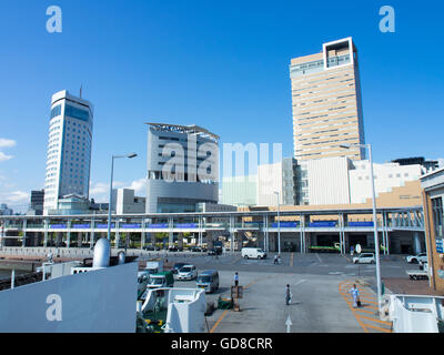 Avis de Sunport Takamatsu, à partir de l'arrière du Takamatsu-Tonosho ferry. Banque D'Images