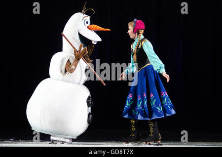 Sydney, Australie. Le 13 juillet, 2016. Les danseurs sur glace Disney en concert à l'ouverture de la Disney On Ice Ice Festival magique qui a eu lieu à Sydney à l'Qudos Bank Arena le 13 juillet. Credit : mjmediabox/Alamy Live News Banque D'Images