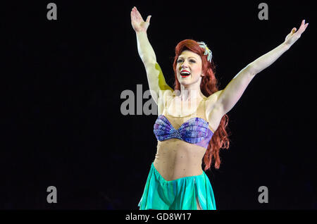 Sydney, Australie. Le 13 juillet, 2016. Les danseurs sur glace Disney en concert à l'ouverture de la Disney On Ice Ice Festival magique qui a eu lieu à Sydney à l'Qudos Bank Arena le 13 juillet. Credit : mjmediabox/Alamy Live News Banque D'Images