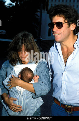 1 janvier 2011 - Paul Michael Glaser FEMME ELIZABETH ET 6 semaine d'Ariel. © Roger/Karnbad ZUMA Wire/Alamy Live News Banque D'Images