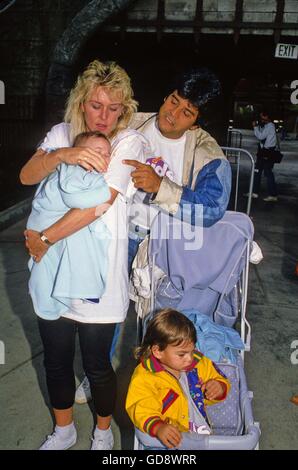 14 août 2008 - ERIK ESTRADA AVEC FEMME GEGGY ROWE, FILS ANTHONY ERIC ESTRADA ET BRANDON MICHAEL-PAUL ESTRADA 1988. - © Roger Karnbad/ZUMA/Alamy Fil Live News Banque D'Images