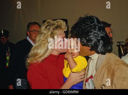 Erik Estrada épouse Geggy Rowe et son fils Anthony Eric Estrada 1986. 14Th Aug 2008. - © Roger Karnbad/ZUMA/Alamy Fil Live News Banque D'Images