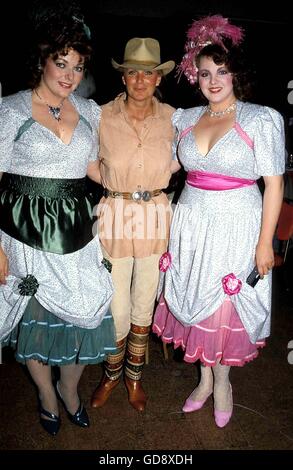 Linda Evans et salle de danse des filles. Roger Karnbad. 30Th Mar, 2006. - LINDAEVANSRETRO Karnbad © Roger/ZUMA/Alamy Fil Live News Banque D'Images