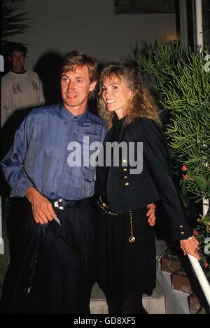 14 février 2006 - WAYNE GRETZKY AVEC JANET JONES.05-1989.CRÉDIT PAR Karnbad - © Roger/ZUMA/Alamy Fil Live News Banque D'Images