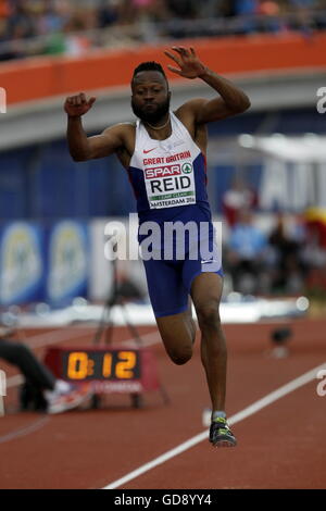 Amsterdam, Hollande. 10 juillet, 2016. Les Championnats d'Europe d'athlétisme. Julian Reid (GBR) plaved avec son 3e triple saut pour les hommes lors de l'euro © Plus Sport Action/Alamy Live News Banque D'Images