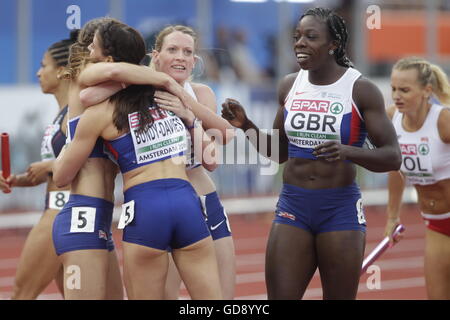 Amsterdam, Hollande. 10 juillet, 2016. Les Championnats d'Europe d'athlétisme. Anglais Emily Diamond, Anyika Onuora, Eilidh Doyle et Seren Bundy - Davies le champion européen 4 x 400 m à Amsterdam © Plus Sport Action/Alamy Live News Banque D'Images