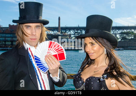 Sydney, Australie - 14 juillet 2016 : Fête Nationale célébrée à Sydney, en Australie, au BPBR Festival. Sur la photo, la promotion d'artistes de la fête à un media photo appel. Credit : mjmediabox/Alamy Live News Banque D'Images