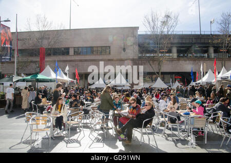 Sydney, Australie - 14 juillet 2016 : Fête Nationale célébrée à Sydney, en Australie, au BPBR Festival. Les foules appréciant le festival. Credit : mjmediabox/Alamy Live News Banque D'Images