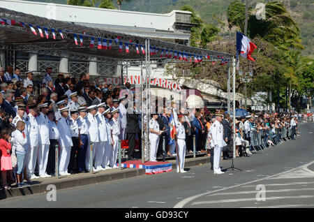 Saint-Denis, Réunion, France. 14 juillet, 2016. Défilé militaire pour la Fête nationale du 14 juillet, à Saint-Denis, la capitale de l'île de la réunion Credit : Valerie Koch/ZUMA/Alamy Fil Live News Banque D'Images