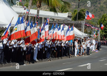 Saint-Denis, Réunion, France. 14 juillet, 2016. Défilé militaire pour la Fête nationale du 14 juillet, à Saint-Denis, la capitale de l'île de la réunion Credit : Valerie Koch/ZUMA/Alamy Fil Live News Banque D'Images