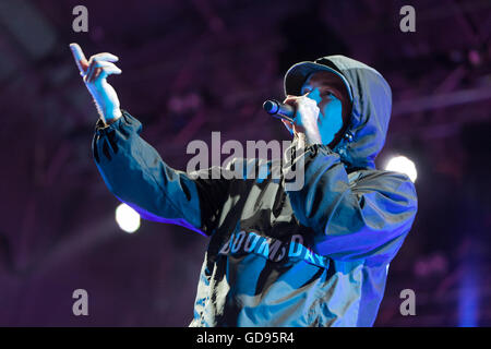 Fabriano, Italie. 14 juillet 2016. Fête des fleurs, Collegno, Italie. 14 juillet 2016, le rappeur italien Salmo effectue vivre Crédit : Daniele Baldi/Alamy Live News Banque D'Images