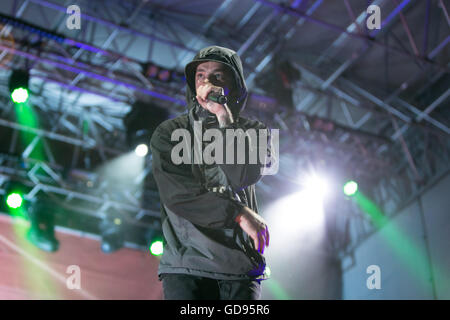 Fabriano, Italie. 14 juillet 2016. Fête des fleurs, Collegno, Italie. 14 juillet 2016, le rappeur italien Salmo effectue vivre Crédit : Daniele Baldi/Alamy Live News Banque D'Images