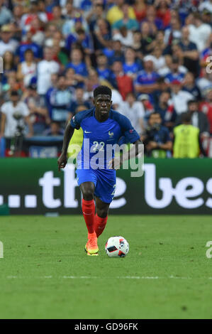 Samuel Umtiti (France) ; le 10 juillet 2016 - Football : UEFA Euro France 2016 : Finale Portugal 1-0 France au Stade de France, Saint-Denis, France. © aicfoto/AFLO/Alamy Live News Banque D'Images