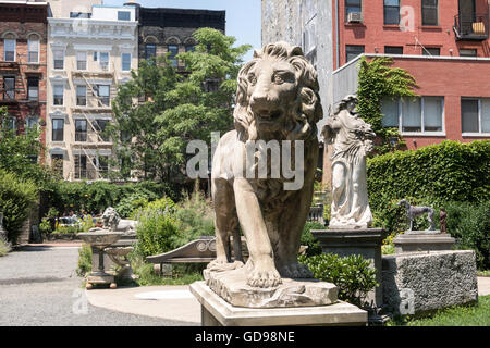 La statuaire décorative dans la région de Elizabeth Street Sculpture Garden, NYC Banque D'Images