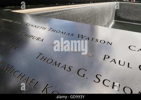 Le WTC Footprint Memorial met en commun « Reflecting absence » au National September 11 Memorial, à Lower Manhattan, New York Banque D'Images