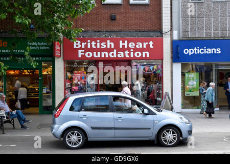 Brentwood UK. Un British Heart Foundation charity shop sur un High Street à Brentwood Essex en Angleterre Banque D'Images