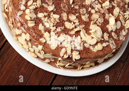 Sandwich au chocolat Gâteau garni d'amandes effilées Banque D'Images