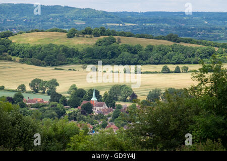 Le village de South West Sussex et Harting l'église paroissiale de St Mary & St Gabriel dans l'au coeur du Parc National des South Downs Banque D'Images