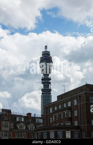 La BT Tower ou tour de télécommunications britannique pris dans Euston Road à Londres Banque D'Images