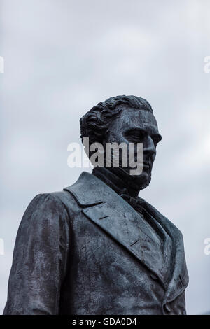 Tête d'une statue de Robert Stephenson, l'ingénieur des chemins de fer à l'extérieur de la gare de Euston à Londres Banque D'Images