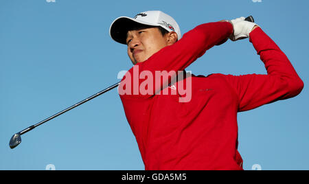 La Corée du Sud en Jeunghun tees Wang off sur le quatrième trou au cours de la première journée de l'Open Championship 2016 au Royal Troon Golf Club, South Ayrshire. ASSOCIATION DE PRESSE Photo. Photo date : Jeudi 14 Juillet, 2016. Voir histoire PA GOLF Open. Crédit photo doit se lire : David Davies/PA Wire. RESTRICTIONS : un usage éditorial uniquement. Pas d'utilisation commerciale. Pas de vente. Utilisez uniquement de l'image fixe. L'Open Championship logo et lien clair avec le site web ouvert (TheOpen.com) à inclure sur le site web de l'édition. Appelez le  +44 (0)1158 447447 pour de plus amples informations. Banque D'Images