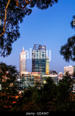 La vue du CBD de Perth à partir de Kings Park et jardins botaniques. Banque D'Images