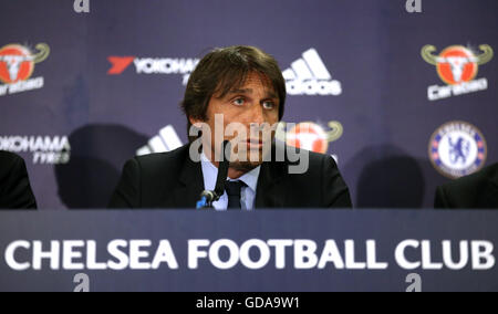 Nouveau manager de Chelsea Antonio Conte est dévoilé au cours d'une conférence de presse à Stamford Bridge, Londres. Banque D'Images