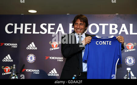 Nouveau manager de Chelsea Antonio Conte est dévoilé au cours d'une conférence de presse à Stamford Bridge, Londres. Banque D'Images