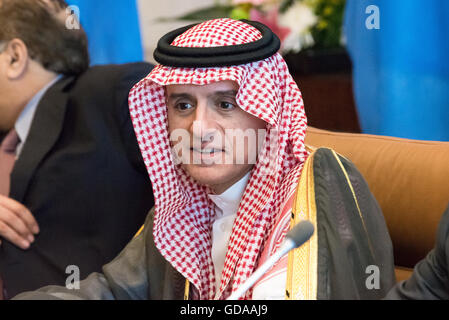 New York, États-Unis. 14 juillet, 2016. Le ministre saoudien des affaires étrangères Ahmed Adel Al-Jubeir assis à la table de conférence du Secrétaire général. Après une série de réunions avec des fonctionnaires du Département d'État et du Congrès à Washington, DC Le 13 juillet 2008. Credit : Albin Lohr-Jones/Pacific Press/Alamy Live News Banque D'Images