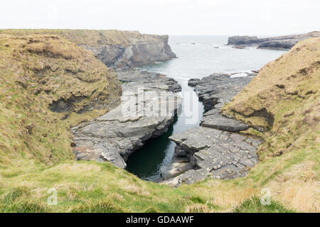 L'Irlande, le comté de Clare, sur la côte en Irlande à Kilbaha, beau paysage côtier Banque D'Images