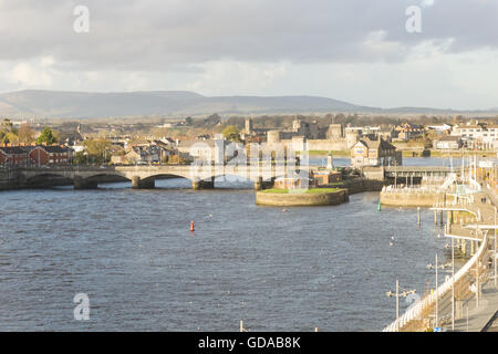 L'Irlande, Limerick, vue sur la rivière Shannon Banque D'Images