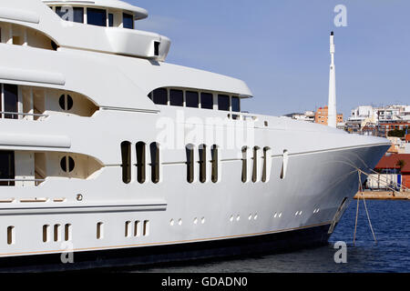 Bateau yacht amarré sur Harbour Banque D'Images