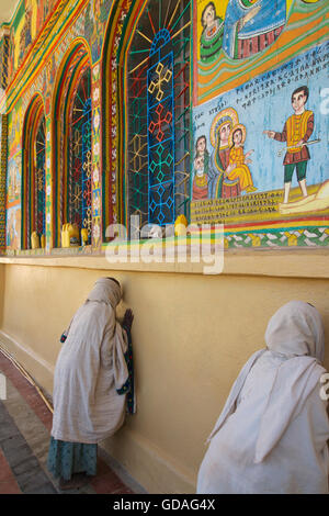 Pèlerins chrétiens à l'Église, Enda Iyesus Axum. Axoum. L'Ethiopie Banque D'Images