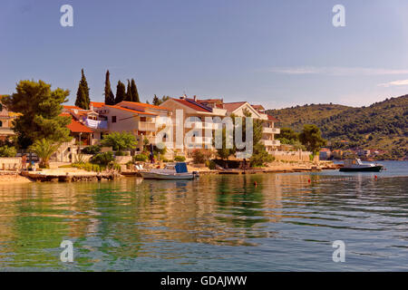 La baie de la côte est de l'île à Rogoznica Rogoznica, Croatie Banque D'Images