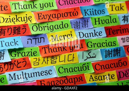 Merci Nuage de mots imprimés sur du papier de couleur différentes langues Banque D'Images