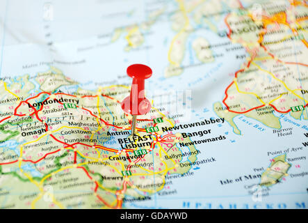 Belfast, Irlande, Royaume-Uni la carte et borne - Travel concept Banque D'Images