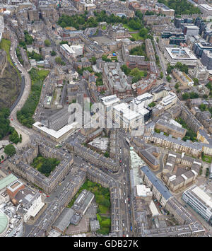 Le centre-ville d'Édimbourg à partir de l'air, à la recherche sur la vieille ville et du marché de l'herbe, Central Scotland, UK Banque D'Images