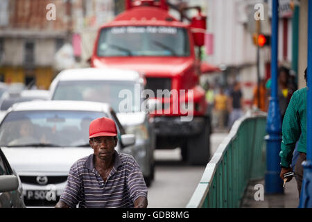 Les Petites Antilles La Barbade paroisse Saint Michael West indies Bridgetown IMPERIAL PLAZA rue large occupé stree shoppers bondé Banque D'Images