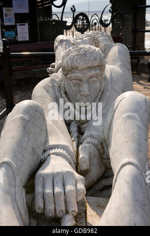 Royaume-uni, Pays de Galles, Gwynedd, Barmouth, 'Le dernier courrier' hommes sculpture par Frank Cocksey de pêche Banque D'Images