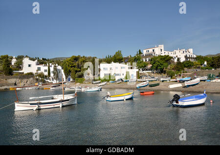 Port Lligat, village situé sur la Costa Brava au nord-est de la Catalogne en Espagne. Salvador Dalí vécut dans le village. Banque D'Images